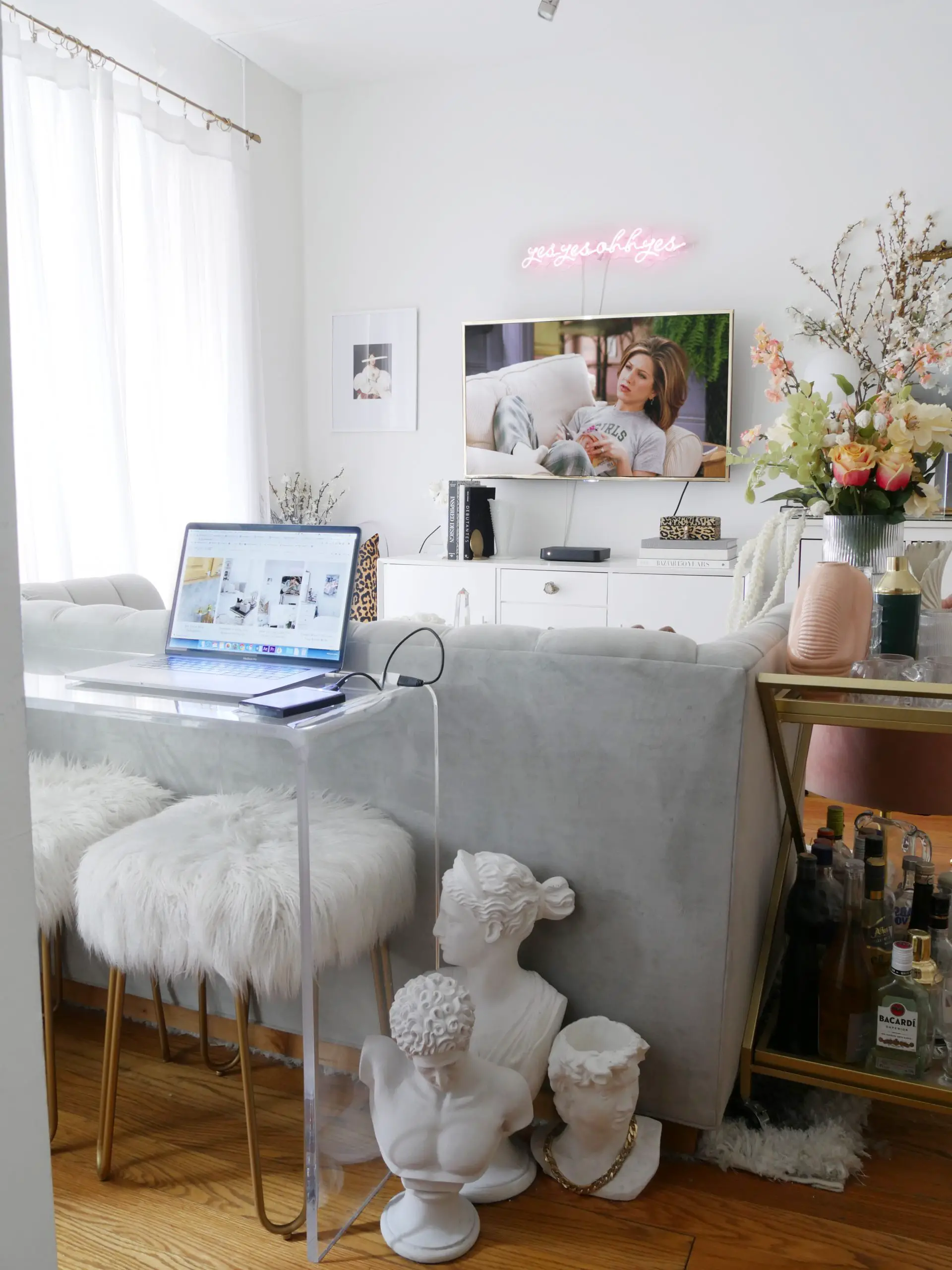 How to Create a Home Office in a Studio or Small Apartment - City Chic Decor